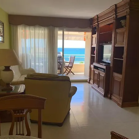 Penthouse W/ Sea View, Pool & Apartment *
